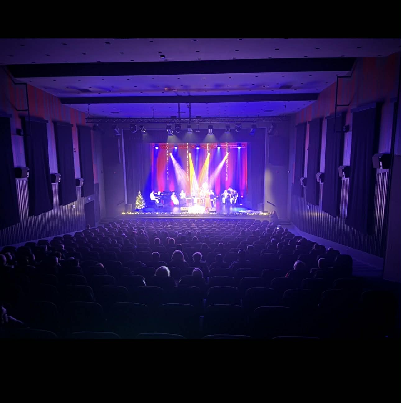 Oświetlenie sceniczne